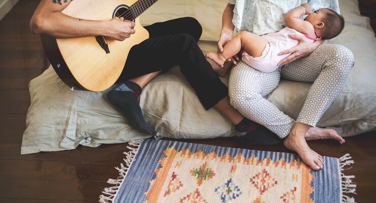 menyanyi untuk bayi, lagu pengantar tidur bayi, stimulasi bayi dengan lagu, manfaat bernyanyi untuk bayi, lagu sederhana bayi, cara bonding dengan bayi